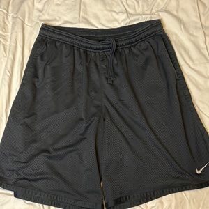 Men’s Nike athletic / basketball shorts XL